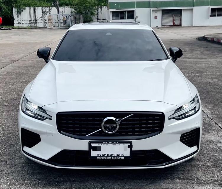 รถ volvo s60 รุ่น T8 R