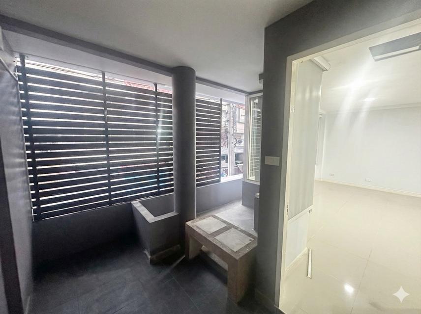 โฮมออฟฟิศ 4 ชั้น หมู่บ้านสินธานี ลาดพร้าว 80 4