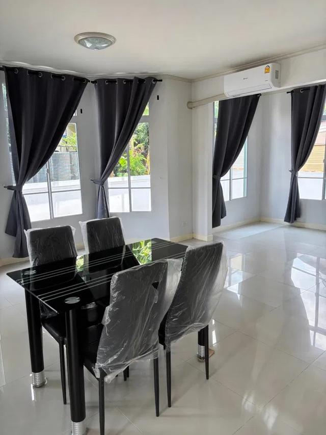 U1393 ให้เช่าบ้านเดี่ยว 2 ชั้น หมู่บ้านภัสสร 13  มีนบุรี หนองจอก ถ.สุวินทวงศ์ บ้านพร้อมเฟอร์ ทำเลดีเดินทางสะดวกเข้าออกได้หลายทาง 2