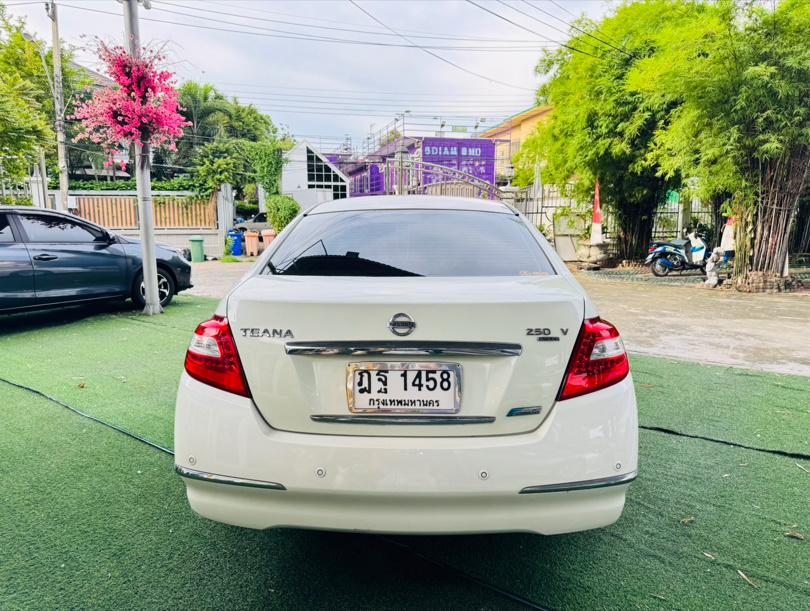 2010 เกียร์ออโต้ Nissan TEANA 2.5 250 XV V Sedan 6