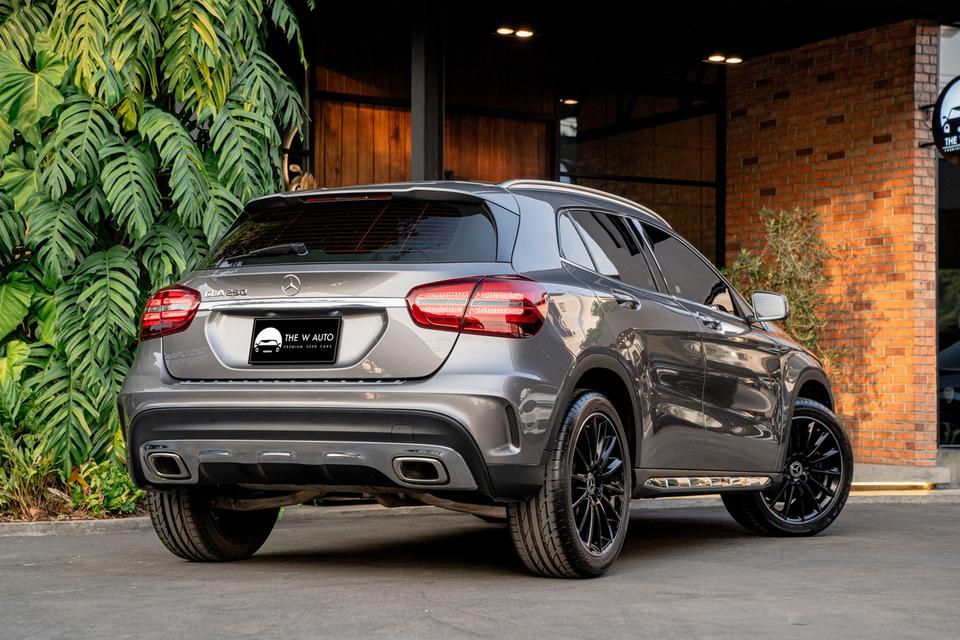 Mercedes-Benz GLA250 AMG Dynamic ปี 2018 ⭐️𝐆𝐋𝐀𝟐𝟓𝟎 เข้าใหม่! สีพิเศษ ผ่อนสบายเพียง𝟏𝟔,𝐱𝐱𝐱/เดือน💰 2