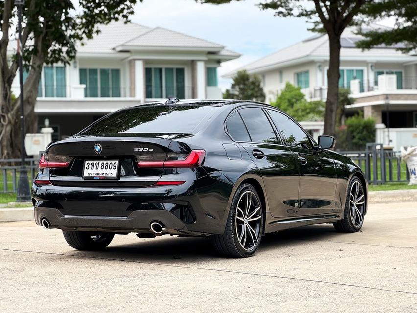 ขาย BMW 330e M-sport G20 2022 สีดำ ราคาถูก มี BSI วารันตีเหลือ รูปที่ 4