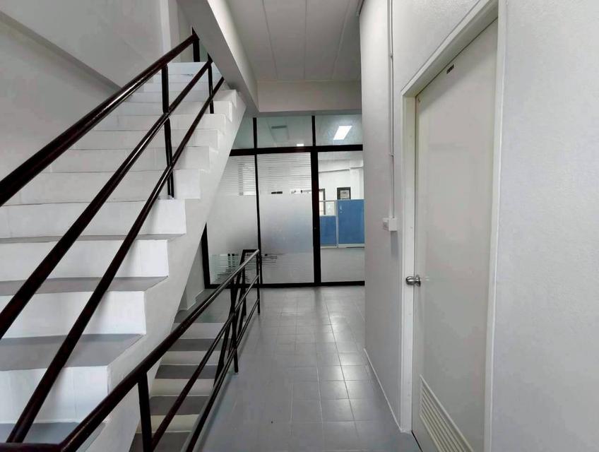 ขายด่วน! อาคารพาณิชย์ 4 ชั้นครึ่ง รีโนเวทใหม่ทั้งหลัง หมู่บ้านบางพลีนิเวศน์  พร้อมเฟอร์นิเจอร์ (หลังมุม)  บางพลี-กิ่งแก้ว เหมาะอยู่อาศัย ทำออฟฟิศ 18