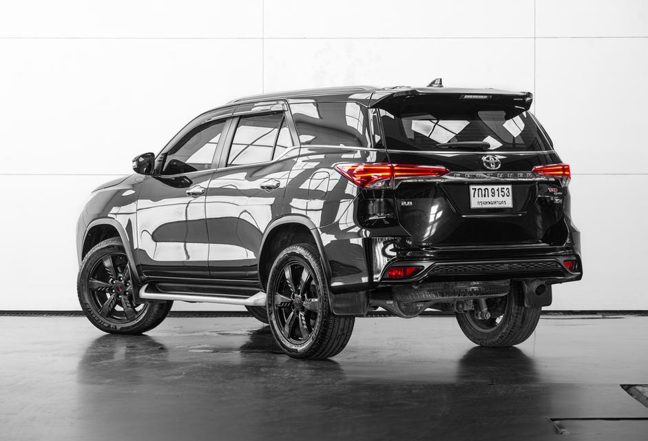 2018 TOYOTA FORTUNER 2.8 TRD SPORTIVO 4WD SUV สีดำ เลขไมล์ 189855 กม.