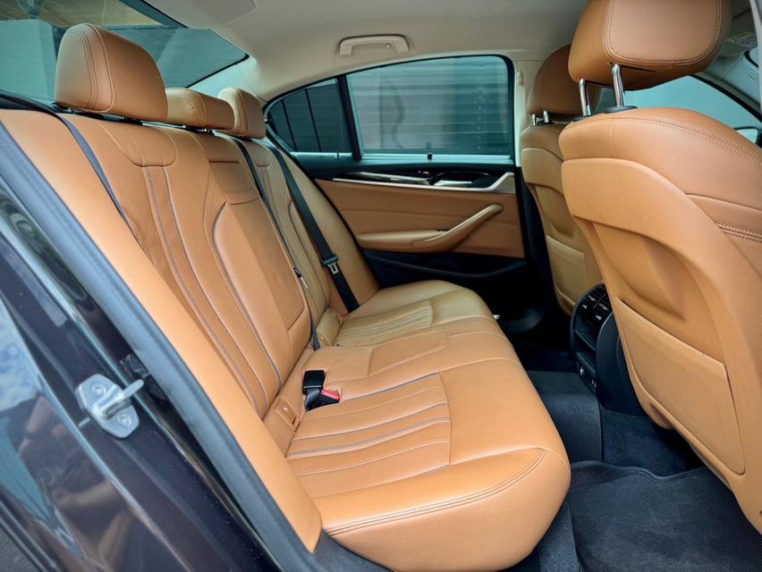 Bmw 530e Elite ปี 2020 วิ่ง 5x,xxx km  Bsi : 28/7/2026 (120,000 km)  Warranty: 28/7/2025 (200,000 km)  19