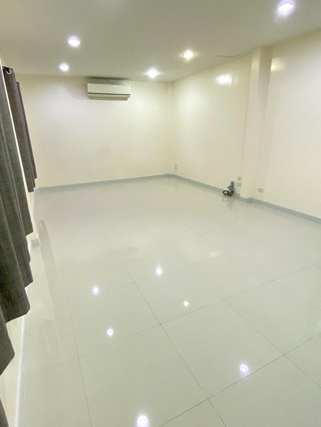 บ้านวรารมย์ ของ Q-House โครงการอยู่ติดถนน มีนบุรี ถ.ราษฎร์อุทิศ16 (คู้ขวา) ขนาด (79 ตร.ว) พื้นที่ใช้สอย (280 ตร.ม) ใกล้btsส้ม/ชมพู 5