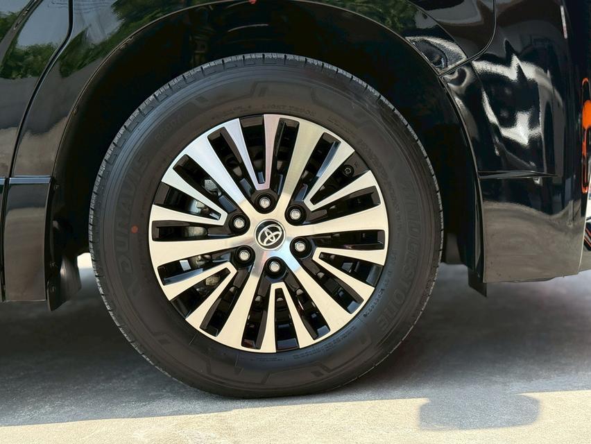 Yoyota Majesty 2.8Grande ปี24 19