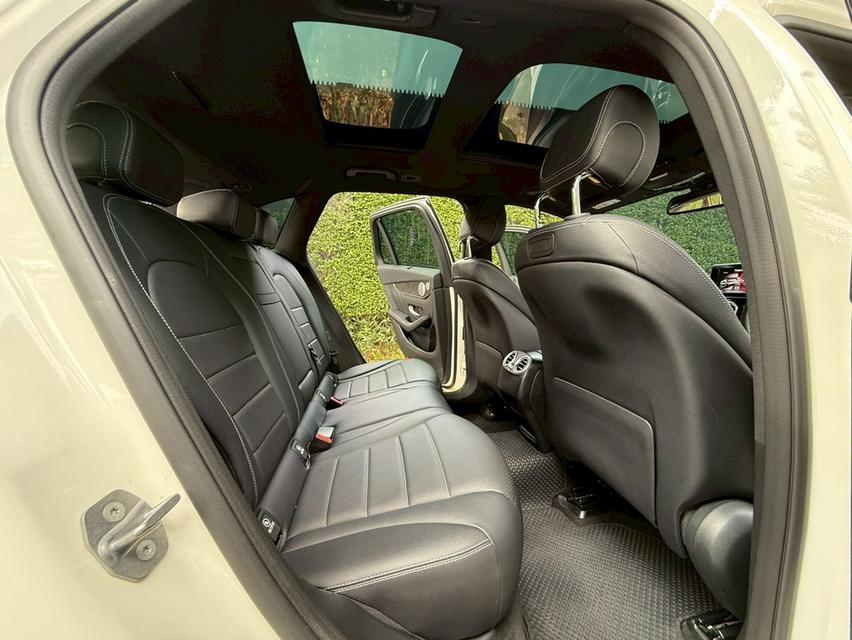 Benz GLC250 d AMG Dynamic ดีเซล สีขาว ปี 2019 รถบ้านมือเดียวป้ายแดง  ไม่เคยทำสี สีเดิม เข้าศูนย์ทุกระยะ  ป.1 เหลือๆ สภาพพร้อมใช้สุดๆ รูปที่ 13