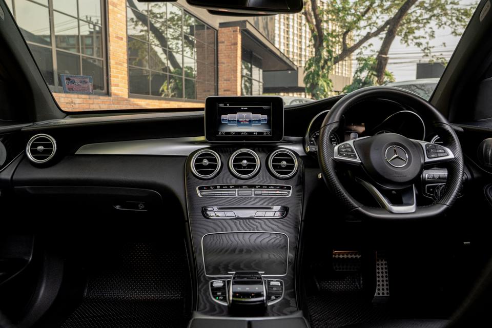 “Mercedes-Benz GLC250d 4MATIC AMG ” ปี 2018 ⭐️𝐆𝐋𝐂𝟐𝟓𝟎 ดีเซล! สีหายาก ประวัติดียืน1✨ 3