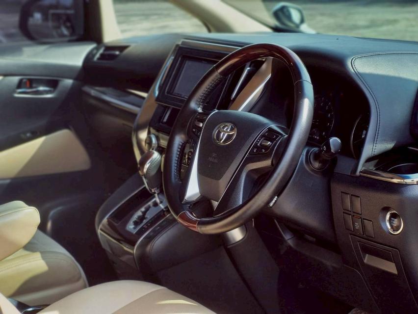 Toyota Vellfire 2.5 V ปี 2016 ไมล์ 16x,xxx km. 10