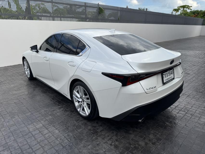 LEXUS IS 300h LUXURY ประกันชั้น 1 เจ้าของขายเอง สภาพป้ายแดง รูปที่ 6