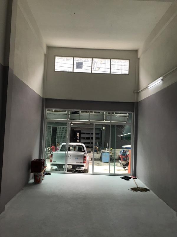 ขายตึกแถว 4 ชั้น ต่อเติมเต็ม เอกชัย 69/1 ราคา 2.1 ล้าน T. 086-4540423 2