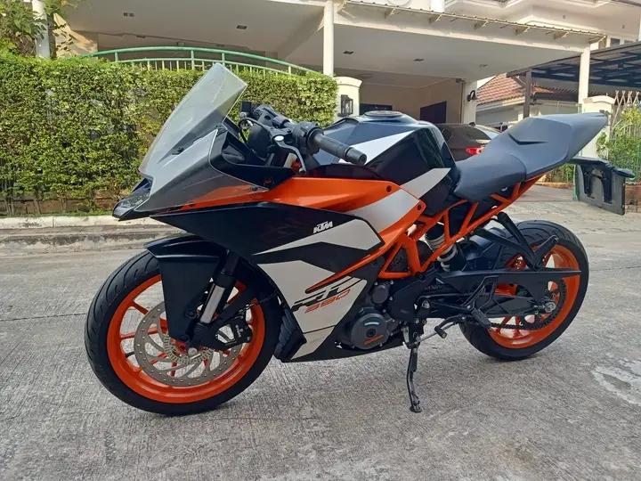 ส่งต่อรถมอเตอร์ไซค์สวยๆ KTM Duke 390 2