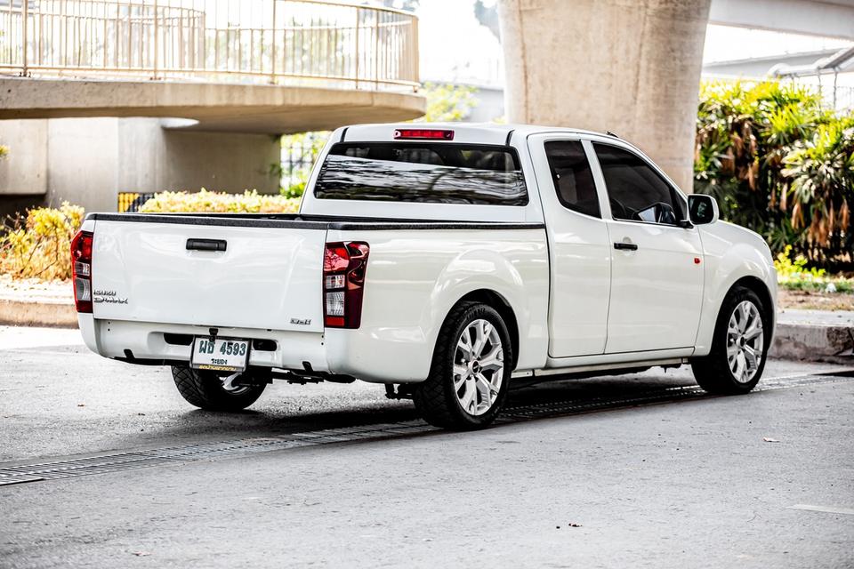 Isuzu D-Max Space Cab 2.5L ดีเซล ปี 2013 สีขาวเกียร์ธรรดา  7