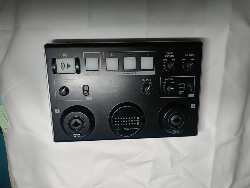 Tascam US-42B ซึ่งเป็นอินเทอร์เฟซเสียง USB แบบพกพา