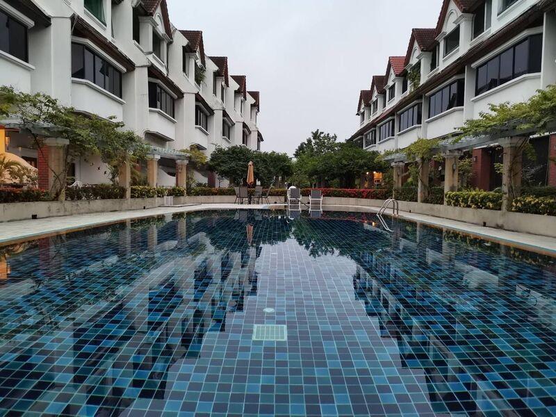 Lotus Point Elegant Townhouse 4 bedrooms for rent Near BTS Ekkamai 1