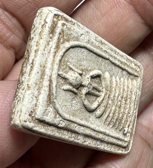 พระสมเด็จวัดเกศไชโย พิมพ์หกชั้นอกตัน