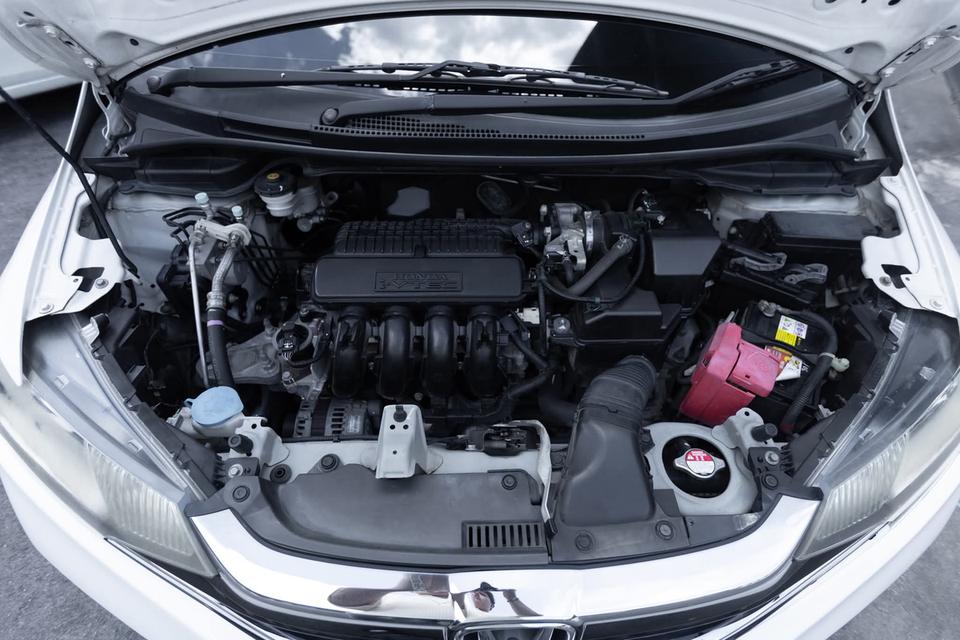 Honda jazz 1.5V auto ไมล์ 60,xxx km 18