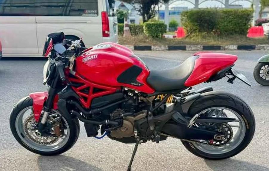 Ducati Monster 821 ปี 2015 4