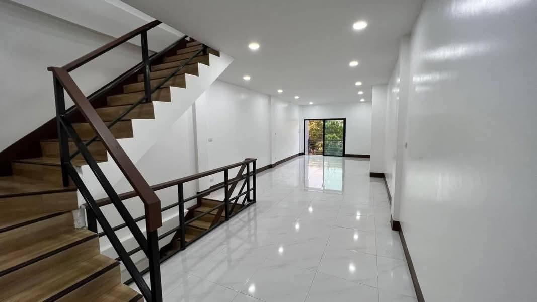 ✨ โอกาสลงทุนสุดคุ้ม ที่แม่อาย เชียงใหม่! ✨ 🏢 อาคารพาณิชย์สร้างใหม่ 4 ชั้น (ขายยกโครงการ 5 คูหา) 📍 ทำเลดี ต.มะลิกา อ.แม่อาย จ.เชียงใหม่ พร้อมเข้าอยู่ 3