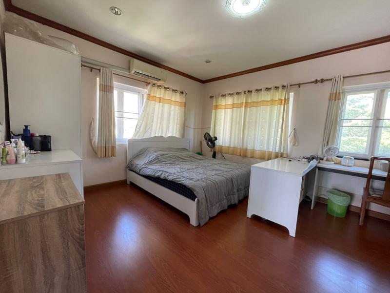 ขายบ้านในหมู่บ้านล้านนาวิลล์ หลังกาดรวมโชค พื้นที่ 193 ตร.ว ราคา 16 ล้าน (โอนคนละครึ่ง)