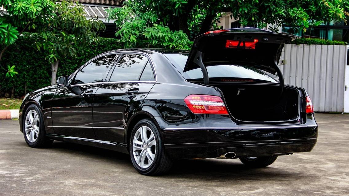 Mercedes-BENZ E-CLASS E250 1.8 CGI AVANTGARDE ปี 2011 โฉม W212 ปี10-12  เกียร์ AUTO สีดำ เครื่องยนต์เบนซิน ไมล์เพียง 229,272 km.  9