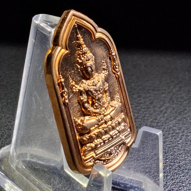 พระสยามพุทธาธิราช พุทธศักราช 2566 ซึ่งจัดสร้างขึ้นเพื่อเป็นสัญลักษณ์ แห่งความมั่นคงสถาพรของสถาบันชาติ ศาสนา และ พระมหากษัตริย์ (เนื้อผง+เนื้อโลหะ) รูปที่ 7
