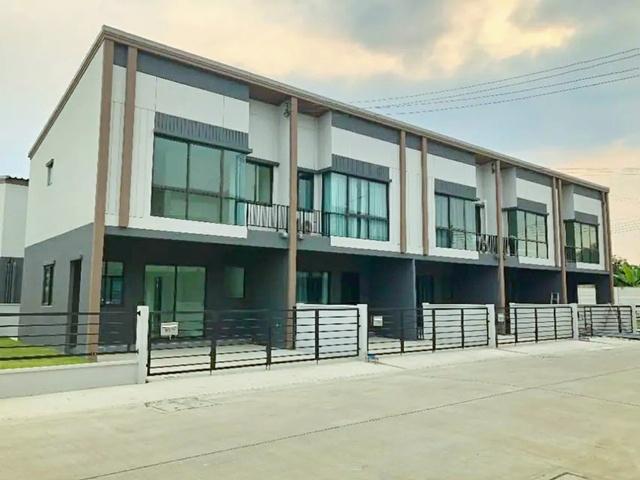 เสาธงหิน เฟอร์ครบ เซ็นทรัล เวสต์เกต 3กม.รัตนาธิเบศร์-บางใหญ่ MRTคลองบางไผ่ 2.2 กม. ทาวน์โฮม 2 ชั้น พร้อมเฟอร์ฯ 2 นอน 3 น 1