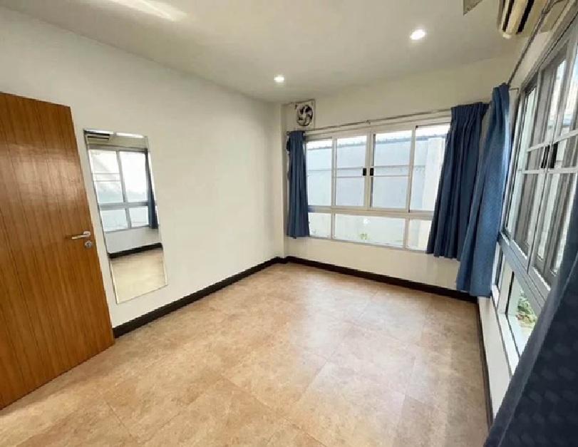 ให้เช่า บ้านเดี่ยว 2 ชั้น / ทำเล ซอยลาดพร้าว 41 / ใกล้ รถไฟฟ้า สถานี ภาวนา / แอร์ 4 เครื่อง / เฟอร์นิเจอร์บางส่วน 3