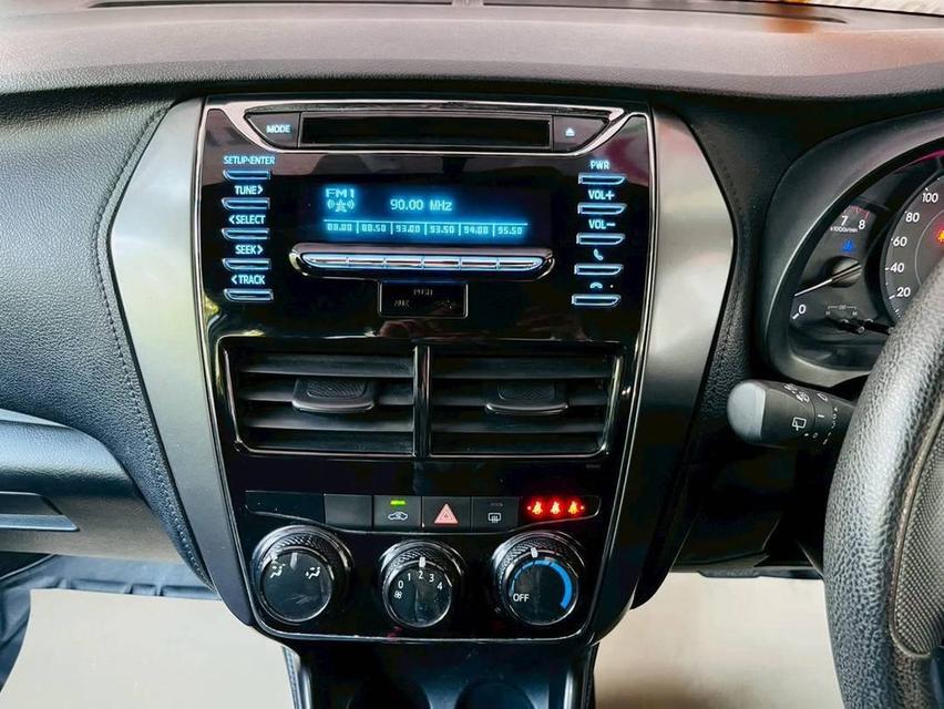 Toyota  Yaris entry +ติดlpg auto ปี 2022 รูปที่ 7