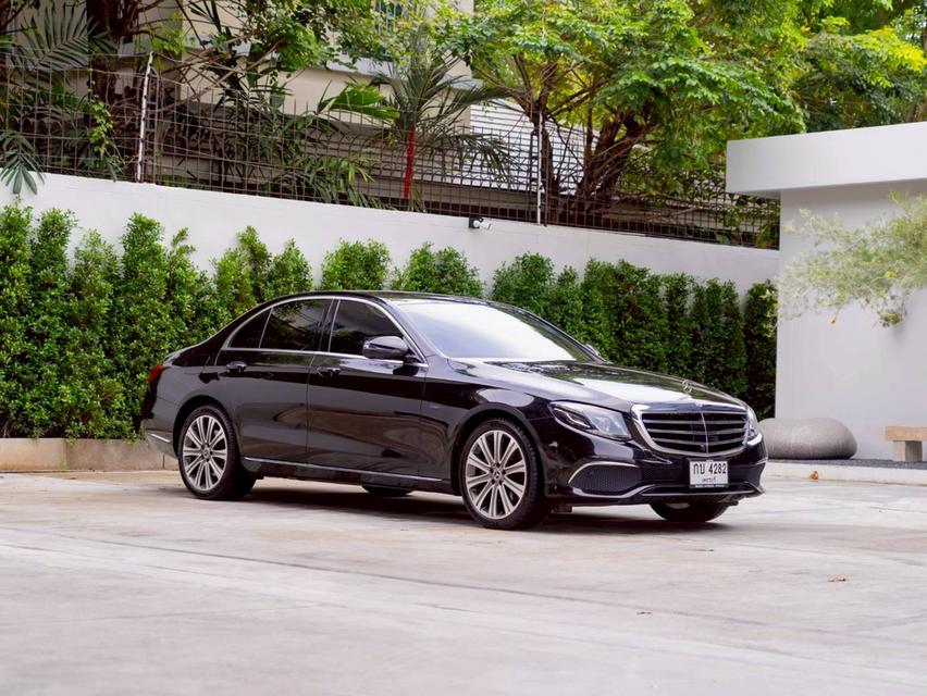 Mercedes Benz E300e Exclusive ปีจด 2020