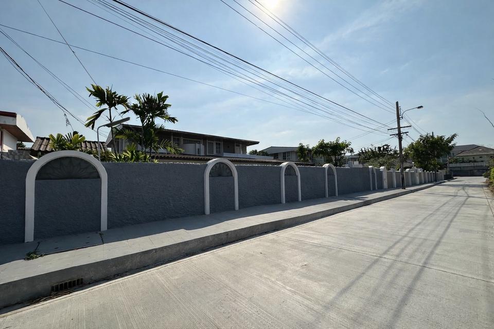 บ้านเสนานิเวศน์ 1 ซอย ประเสริฐมนูกิจ 18 ถนนเกษตร-นวมินทร์ แขวงจรเข้บัว เขตลาดพร้าว กรุงเทพมหานคร 3