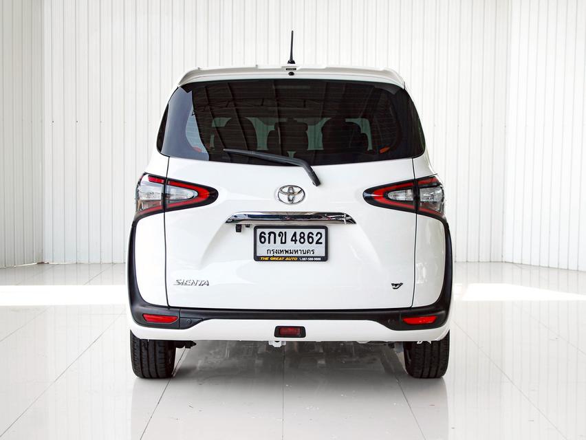 TOYOTA SIENTA 1.5 V 2017  7