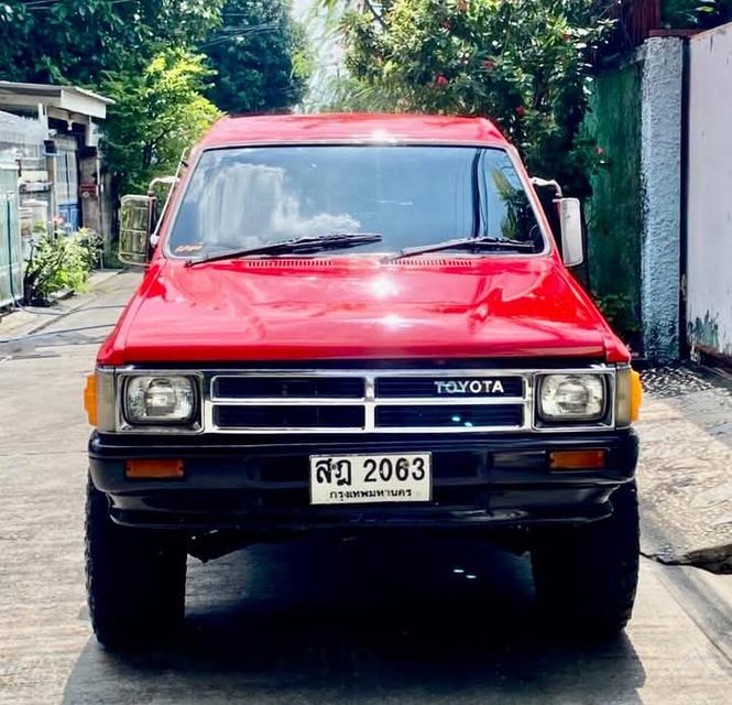 TOYOTA HILUX HERO LN56 สีแดง