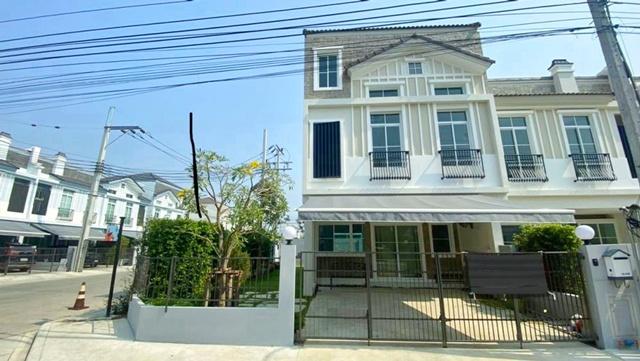 รามคำแหง2 ชั้น หลังมุมใต้หลังคาสวยงาม อินดี้ 2 บางนา รร.นานาชาติคอนคอร์เดียน 2.9 กม.ให้เช่าทาวน์โฮมหรู 3 พร้อมสวนด้านข้า 2