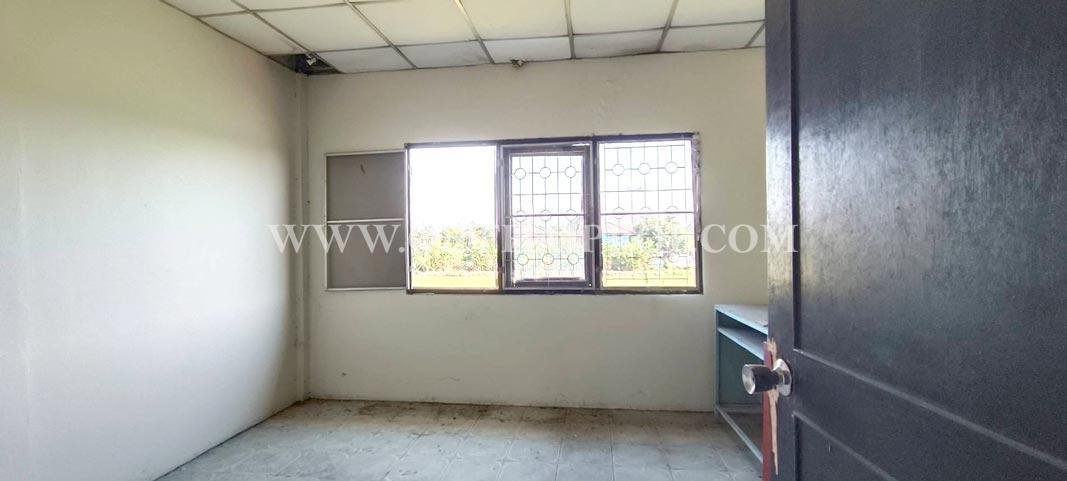 ทาวน์เฮ้าส์ หมู่บ้าน นครทองปาร์ควิว 1 ถนนบางกรวย-ไทรน้อย 9