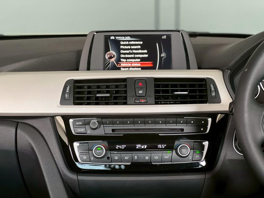 BMW 318i ปี 2016 จด ปี2017 (โฉม F30) สีขาว มือเดียว 10