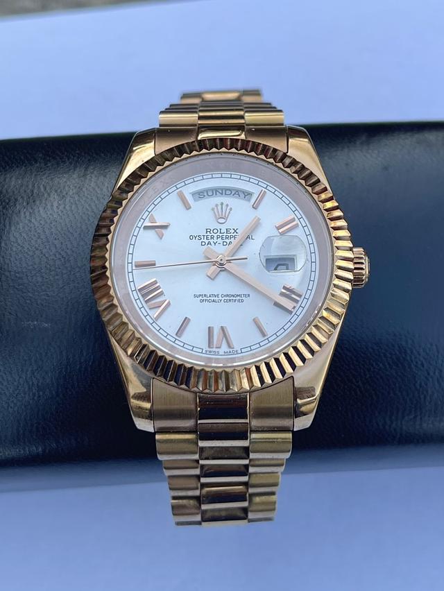 นาฬิกาโรเล็กซ์ Rolex Day-Date Everose gold White Roman Dial