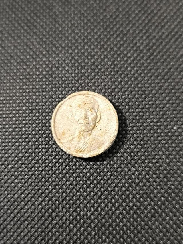 พระผงจันทร์ลอยพิมพ์รูปเหมือน หลวงพ่อพูล วัดไผ่ล้อม ปี 2543