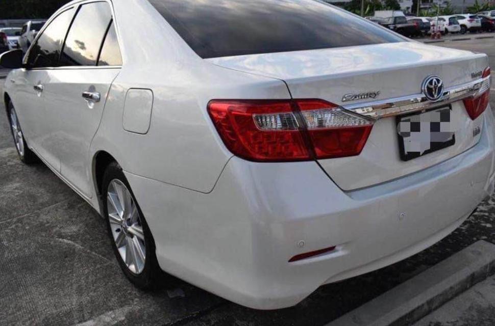 Toyota Camry ปี 2014 สีขาว 4