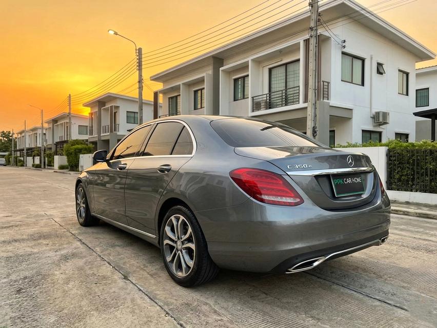 ปี2017 Mercedes-Benz C350e ภายในตกแต่งมาเกือบแสน รูปที่ 2