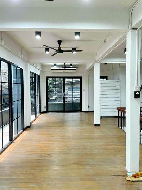 .ให้เช่าตึกเดี่ยว 3 ชั้นประชาสงเคราะห์ 25-33 25ตร.วา. 300ตร.ม. 3 นอน 4 น้ำ ซ.ประชาสงเคราะห์ 27-29 เดอะ สตรีทรัชดา 1.8 กม 7