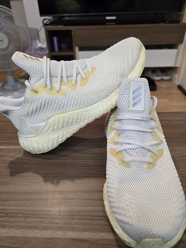 Adidas Alphaboost สีขาวครีม แท้มือสอง สภาพสวย ใส่เอง Size 43 / 27.5 ซม. ส่งฟรี รูปย่อยที่ 1