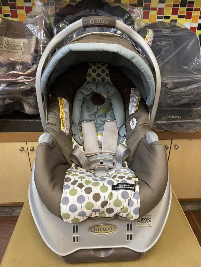 คาร์ซีทเด็กอ่อนมือสอง Graco ในรูปแบบตะกร้าหิ้ว ในราคา 1,290 บาท