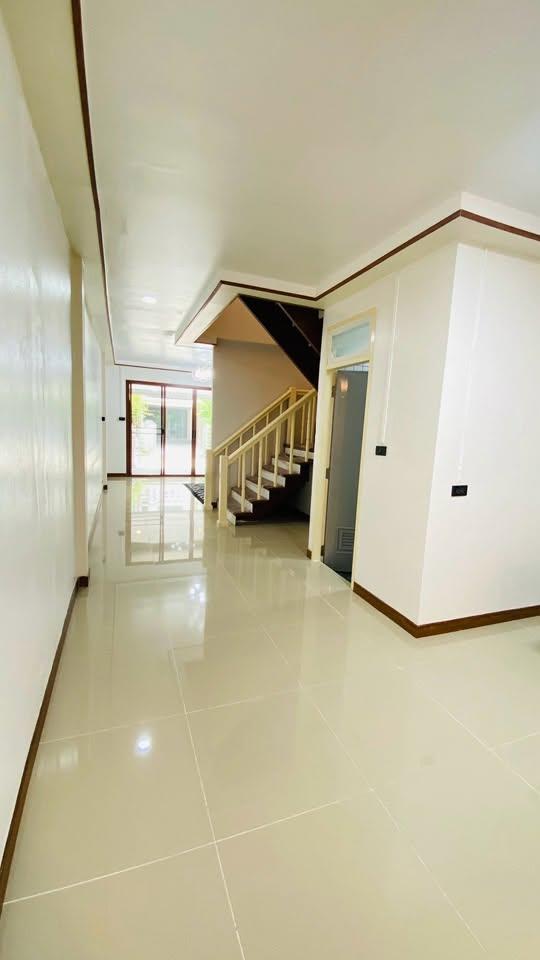 ✨ บ้านรีโนเวทใหม่ ฝ้าโปร่งโล่ง ทำเลดีติดถนน 345! 🏡 🔥 ขายทาวน์เฮ้าส์ 2 ชั้น มบ.ปาริชาติ  18 ตร.ว. 2 นอน 2 น้ำ ลดเหลือ 1.69 ล้าน ฟรีโอน กู้ 100% 💥 13