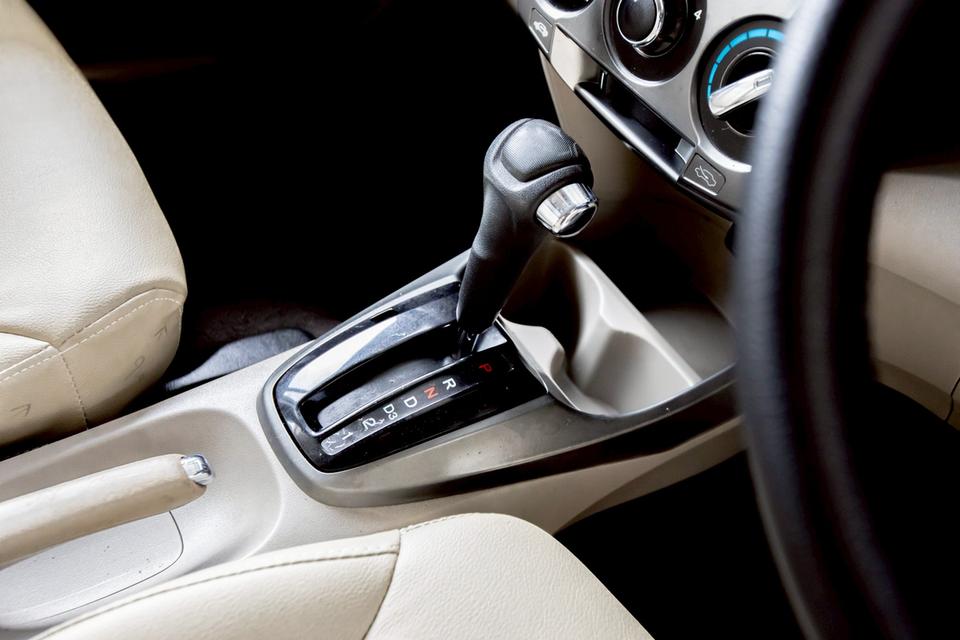 Honda City 1.5 V CNG รุ่นท๊อปสุด ปี 2013 สีเทา เกียร์ออโต้ มือเดียวป้ายแดง 15