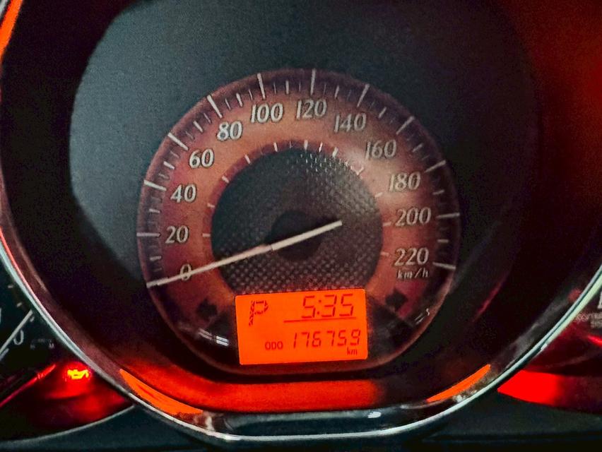 2014 Toyota YARIS 1.2 E Hatchback 13