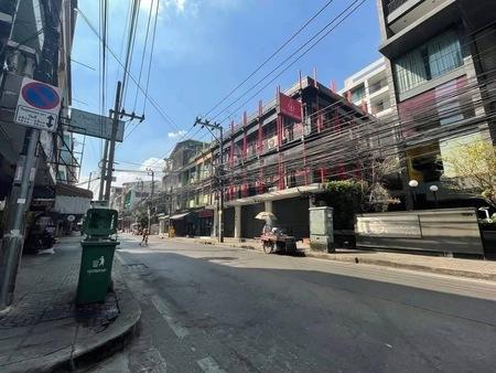 ขาย อาคารพาณิชย์ 3 คูหาติดกัน ทำเลทอง ซอย สุขุมวิท 22 เหมาะทำร้านอาหาร/คาเฟ่ /บาร์/ Office /Hostel 095-1642956 ZXC 3