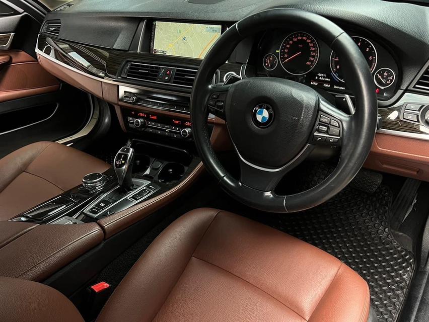 BMW Series5 528i Luxury 3จอTOPสุปี2016 80000KM 3
