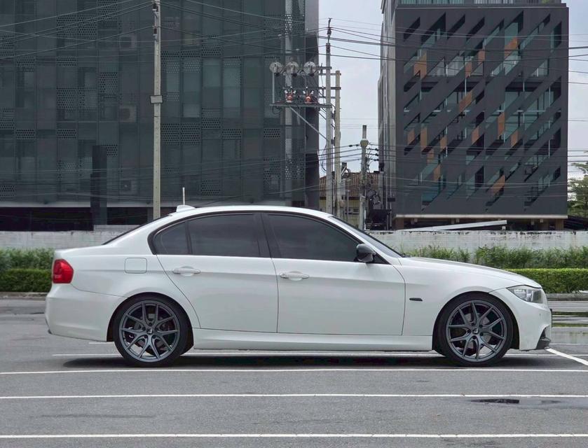 BMW 320D M Sport ดีเซล (E90) ปี 2010 LCI สีขาว 4